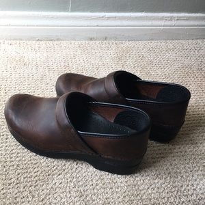 Brown oiled leather danskos